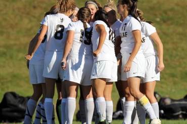 StO_Womens_Soccer_Huddle_4-3
