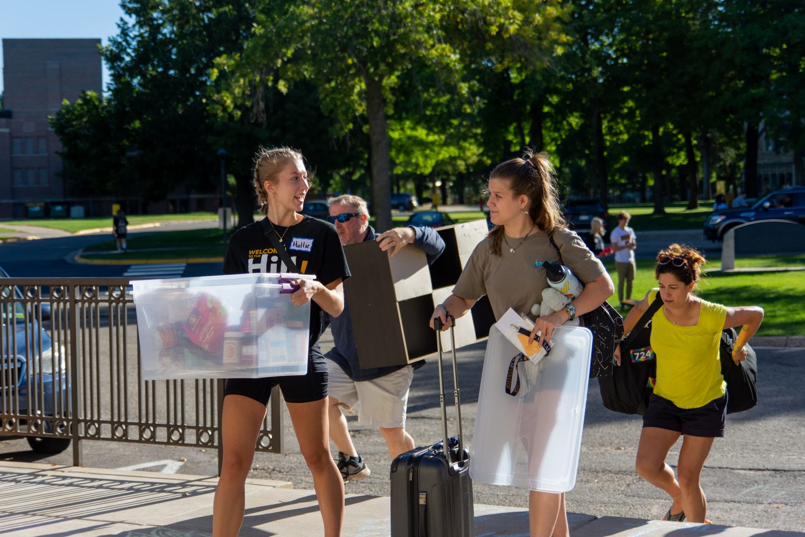 Campus Colors – Student Move in