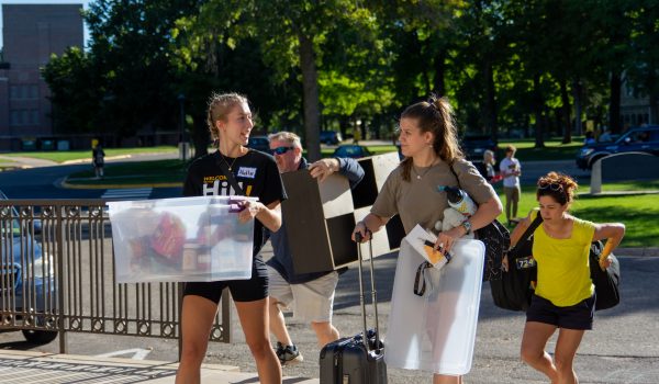 Campus Colors – Student Move in