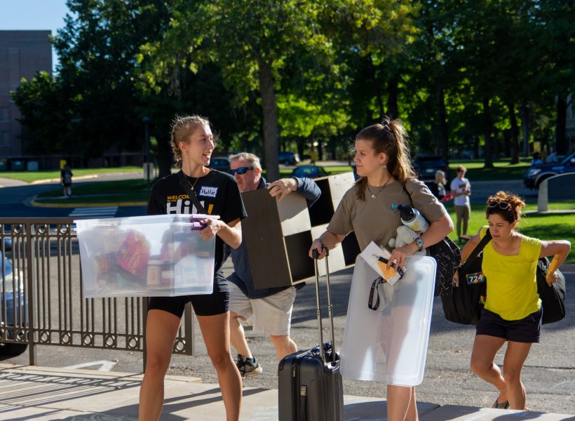 Campus Colors – Student Move in